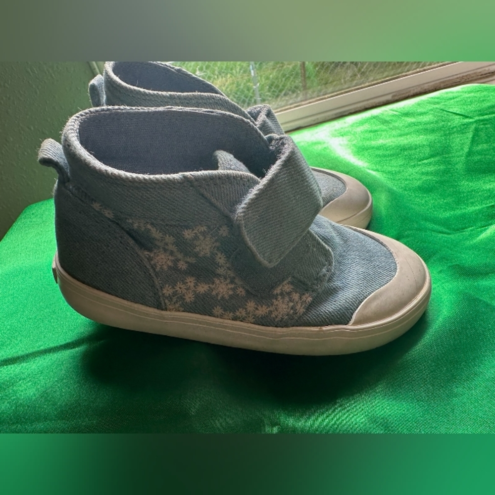 Girls Blue White Snowflake Sneaker Old Navy Shoe Size 9 Kids